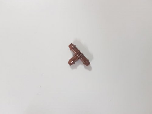 נעץ לחיבור צינור למיכל מים