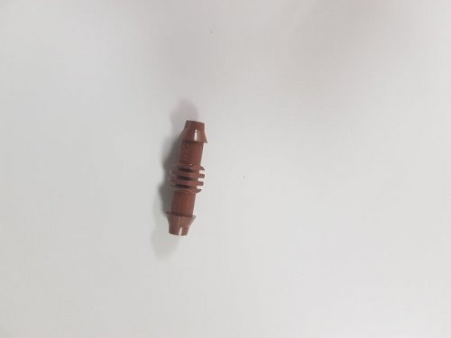 נעץ לחיבור צינור למיכל מים